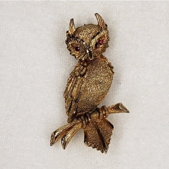 Vintage BSK Owl Brooch on Branch Gold Tone Red Glass Eyes - Picture 3 of 11